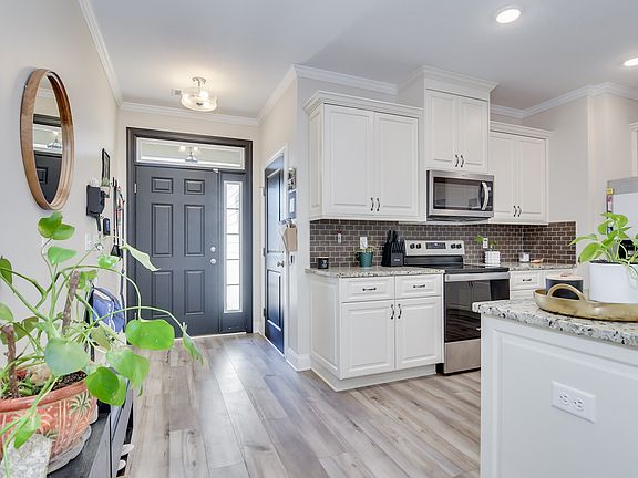 5th image of 613 Vinings Dr
