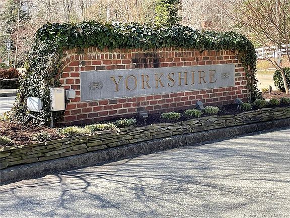 2nd image of 124 Yorkshire Dr