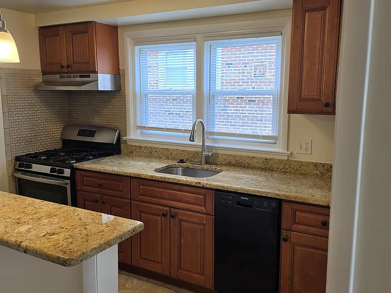 135 Greenwood Ave #B — Photo 12