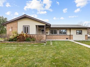 940 Victoria Ln, Elk Grove Village, IL 60007