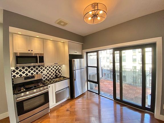 4th image of 423 E 82nd St APT 4C