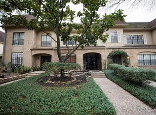 42 Bayou Pointe Dr, Houston, TX 77063