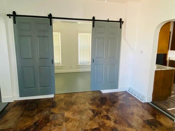 4th image of 208 N Kearney Ave