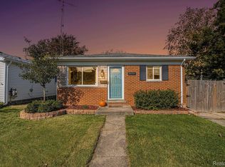 21221 Woodward St, Clinton Township, MI 48035