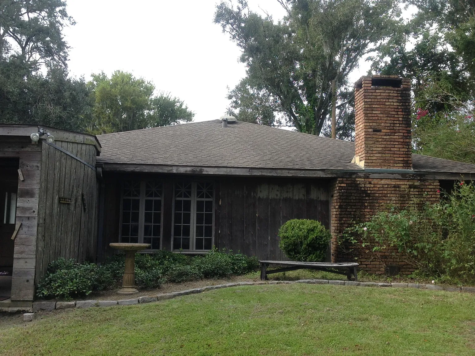 4 bed, 2700 sqft, $2,400 — Photo 2