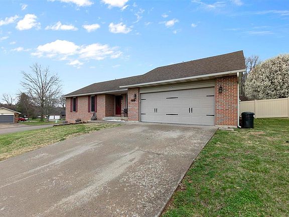 3rd image of 571 Bunker Dr