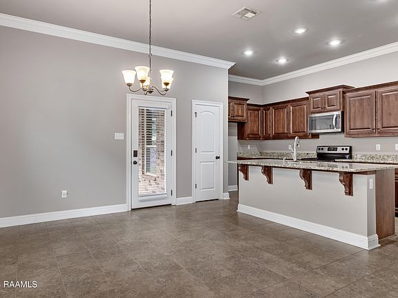 5th image of 305 Rosemary Pl