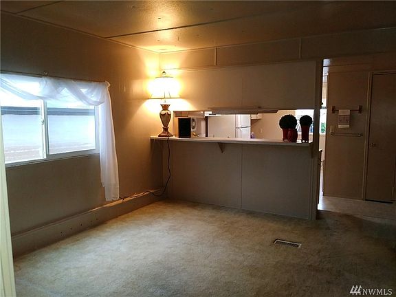 5th image of 18314 35th Ave S