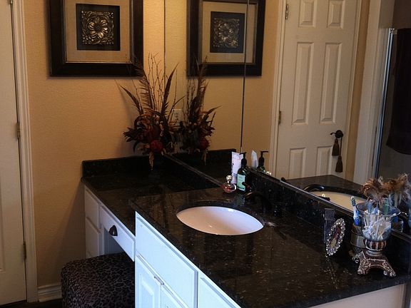Master Bath - Hers