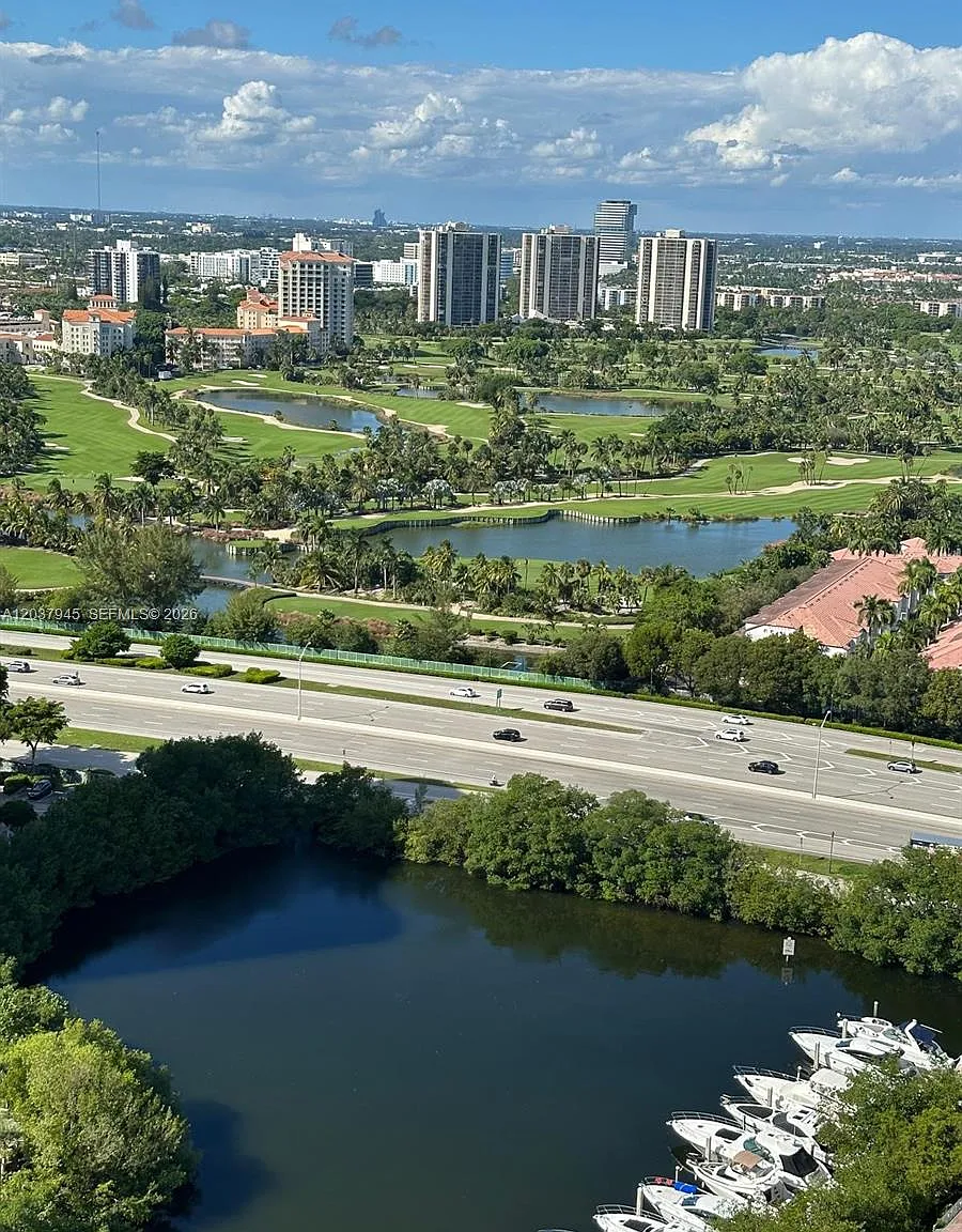 Mystic Pointe Tower 500 C — Photo 4