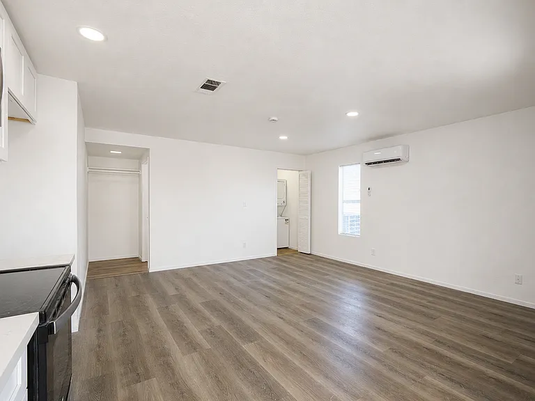 24897 Citadel St — Photo 7