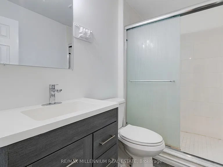 481 Bessborough Dr — Photo 20