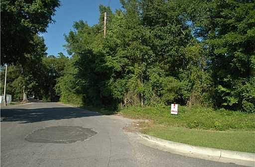 5th image of 108 N Jeff Davis Ave