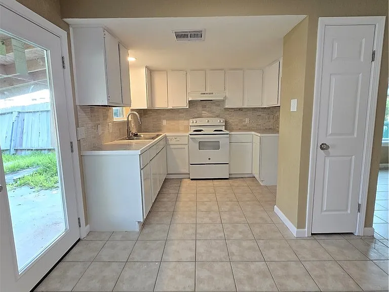 3609 La Paz Dr — Photo 5