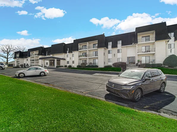 321 Deerpath Dr Unit 203, Schererville, IN 46375