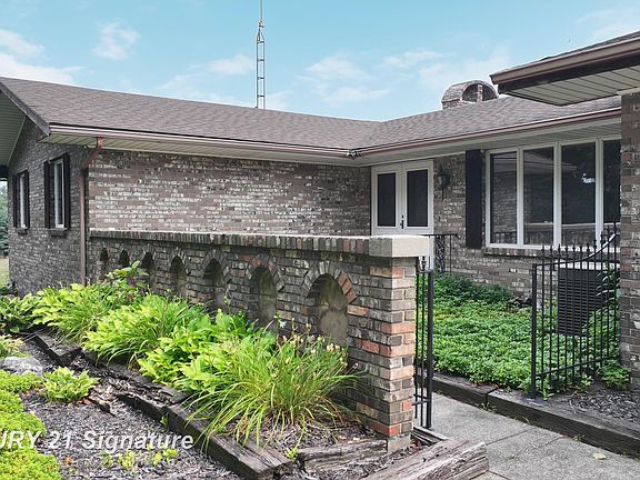 3rd image of 2995 Lyons Rd