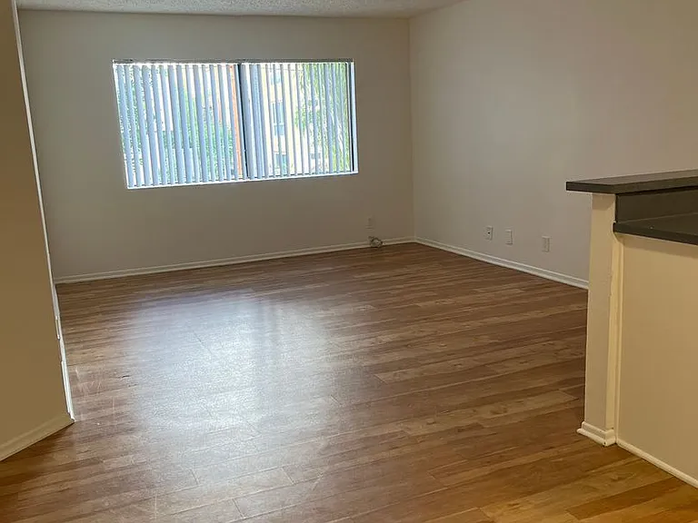 7320 Hazeltine Avenue (5295) — Photo 29