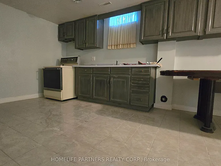 10 Glenvilla Rd — Photo 3