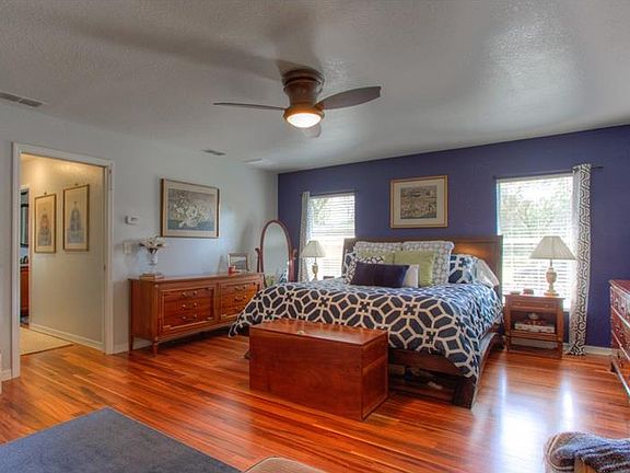 5th image of 2615 Karen Dr