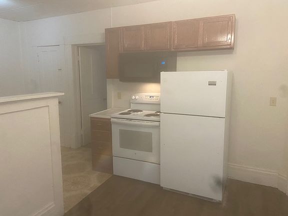 5th image of 708 State St APT A