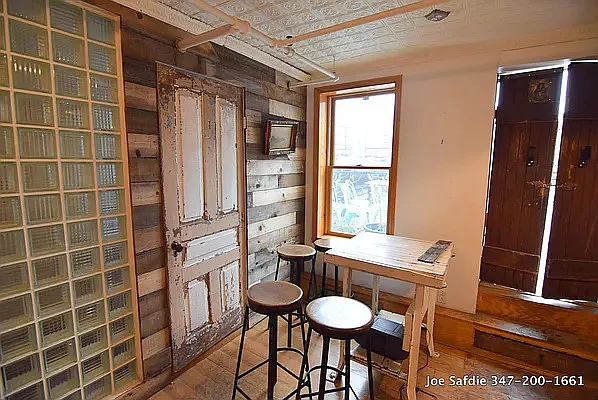 Rented by Safdie Realty Group | media 9