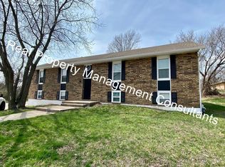 704 NE Ball Dr Unit B, Lees Summit, MO 64086