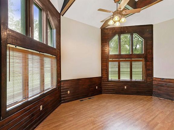 3rd image of 528 N Kingston Sq