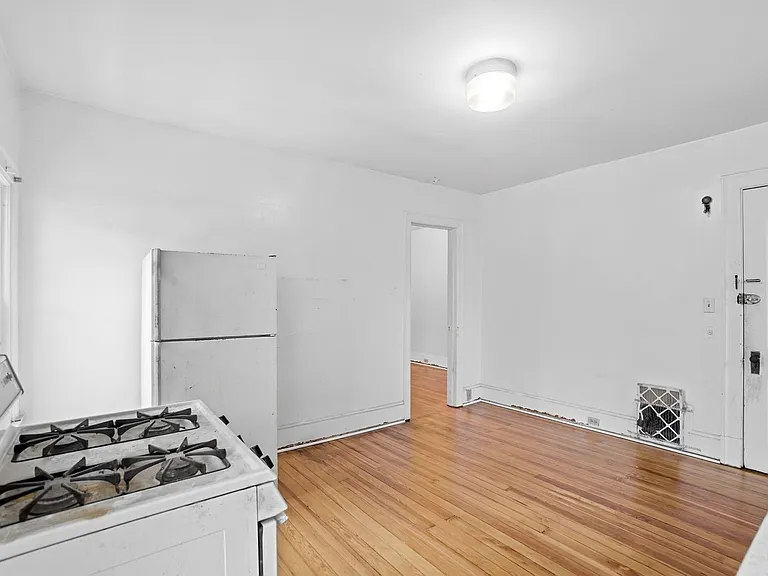 3523 Clifton Ave — Photo 9