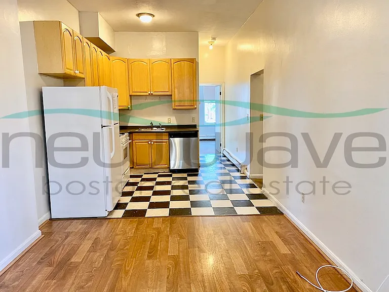 96 Hammond St #3 — Photo 5