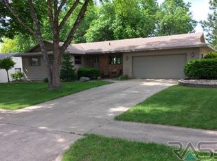 1712 E Ponderosa Dr, Sioux Falls, SD 57103