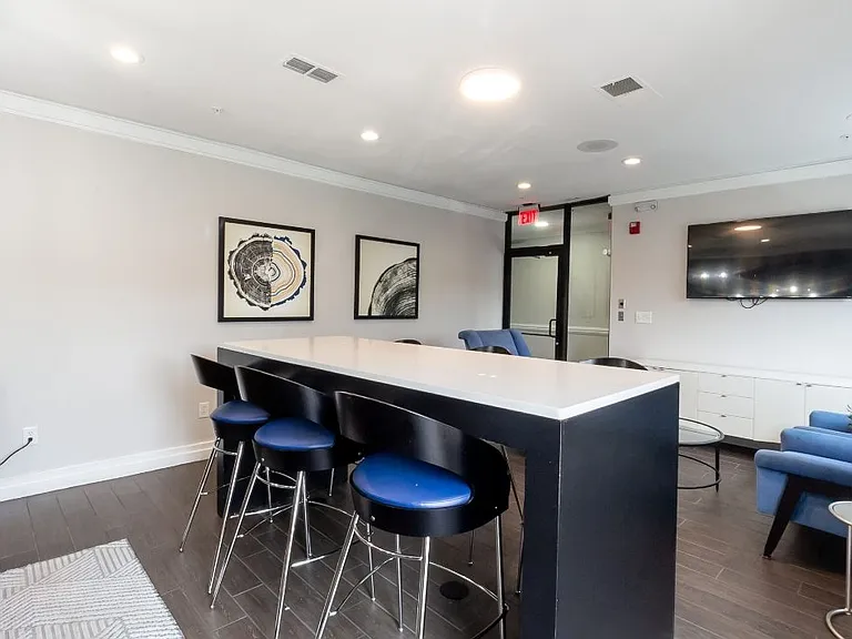 CB Lofts Apartments — Photo 26