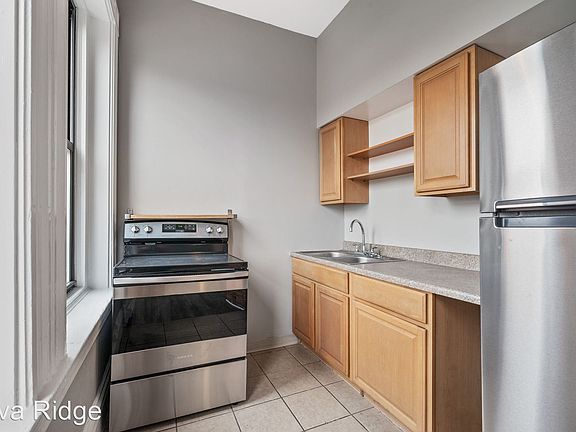 4th image of 23 Bedford Sq APT 4