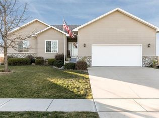 2855 44th St, Marion, IA 52302