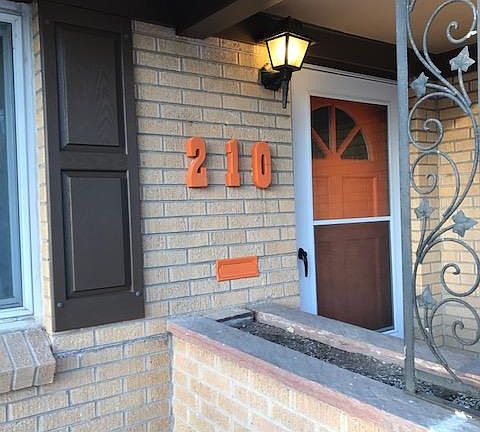 210 Daphne Door