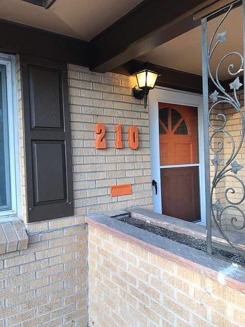 210 Daphne Door