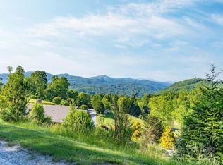 4 Mitchell View Dr, Hendersonville, NC 28792