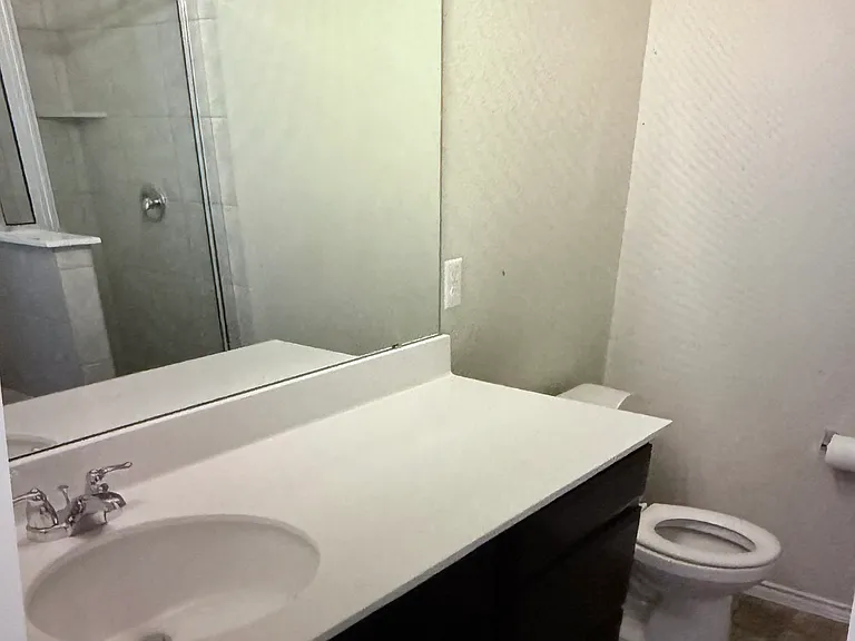 352 Martha Dr — Photo 3