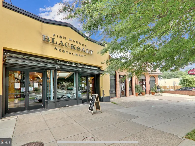 4451 Macarthur Blvd NW — Photo 50