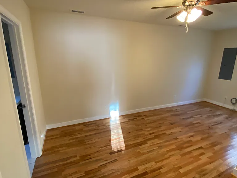 3200 Rosewood Ave — Photo 8