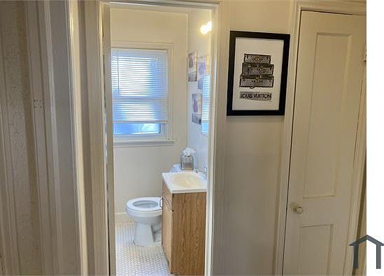 5th image of 18580 Roscommon St