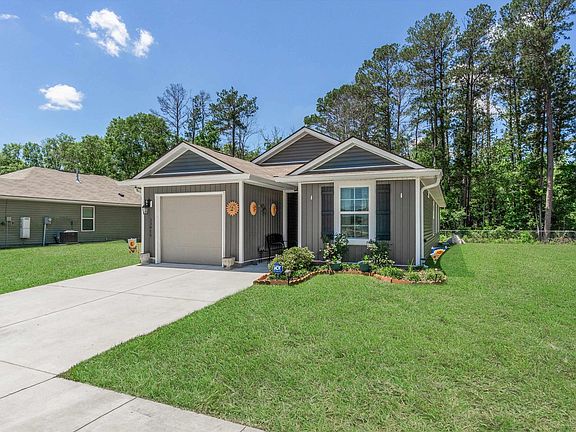 2nd image of 33479 Hyacinth St