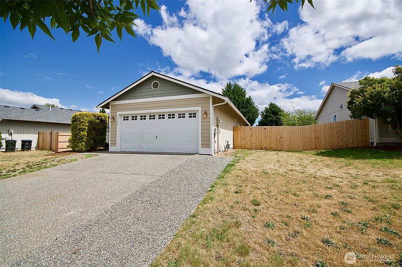 2nd image of 15207 Carter Loop SE