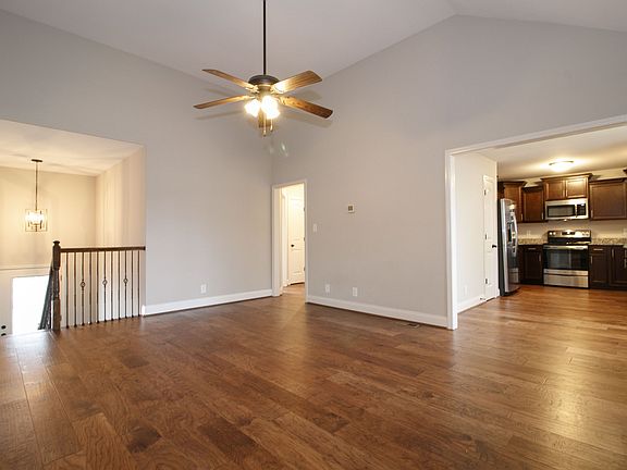 5th image of 445 Mirren Cir