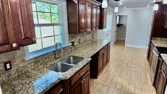 1706 Emerald Ave — Photo 10