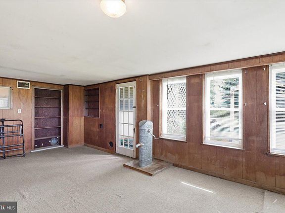 3rd image of 13844 Clear Spring Rd