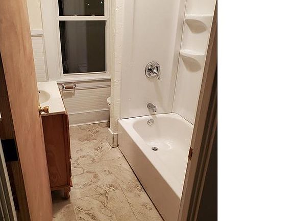 2nd image of 521 Linden Ave