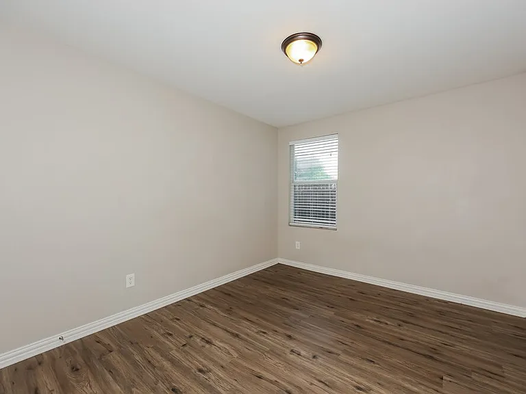 573 Creekbend St — Photo 13