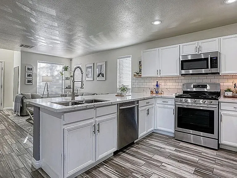 6080 Saint Petersburg Dr — Photo 6