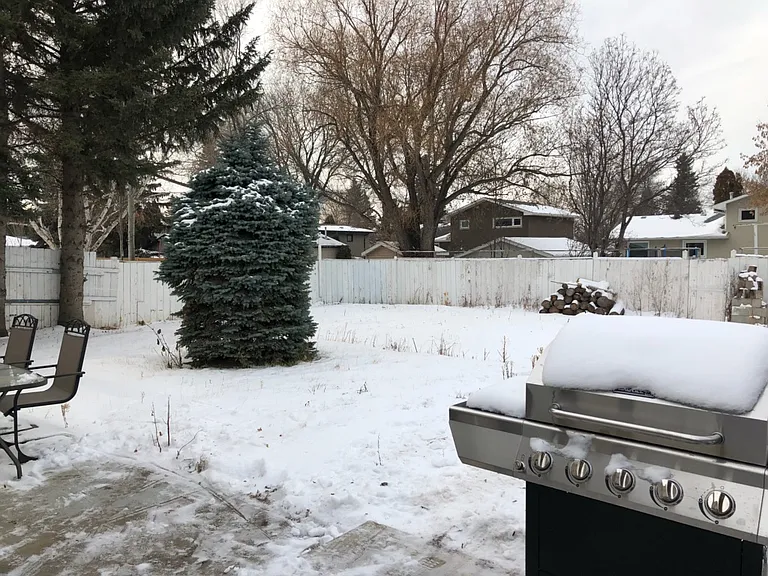 131 Deborah Cres — Photo 17