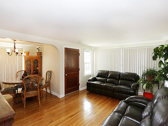 3rd image of 1677 Kensington Ave